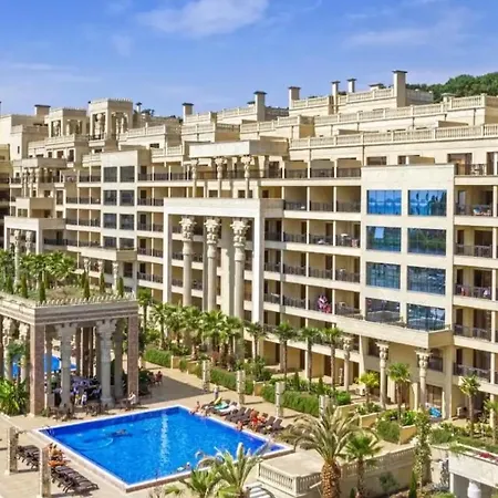 Luxury In Argisht Partez , Pool, 2 Min Walk To The Apartament