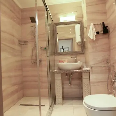 Luxury In Argisht Partez , Pool, 2 Min Walk To The Apartament