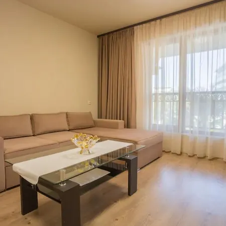 Luxury In Argisht Partez , Pool, 2 Min Walk To The Apartament